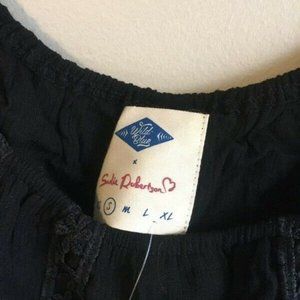 NWT Sadie Robinson small off the shoulder black cr